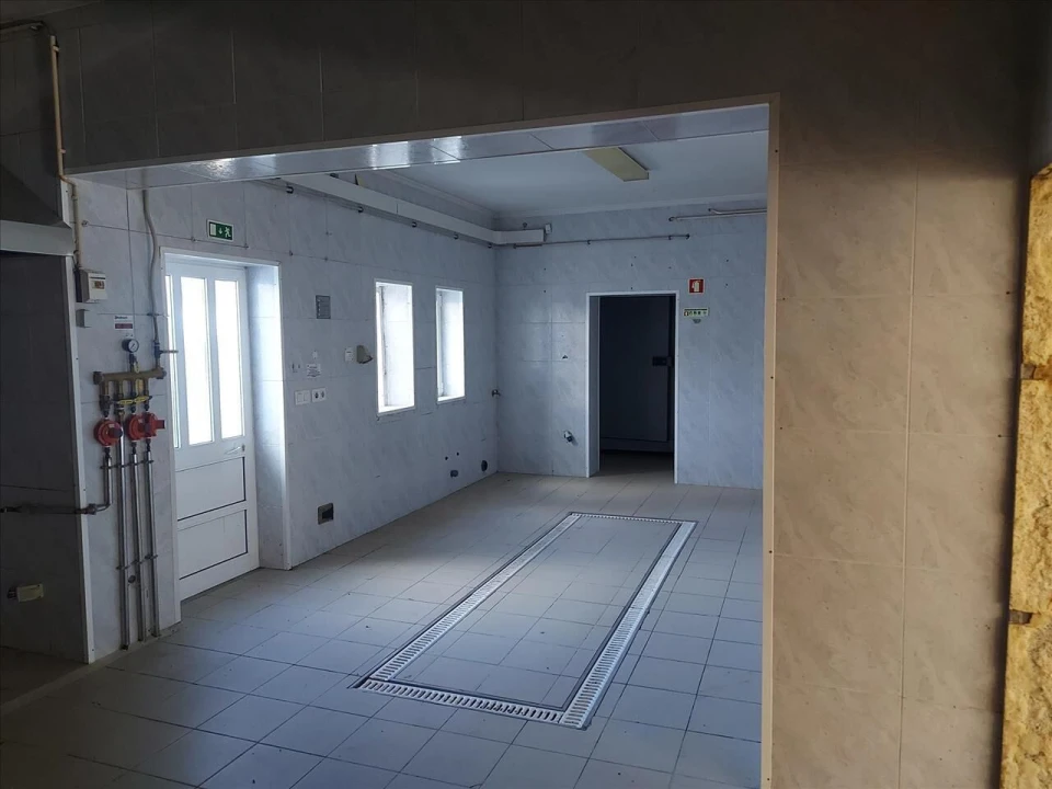 Prédio para Venda em Santiago de Besteiros Foto 18