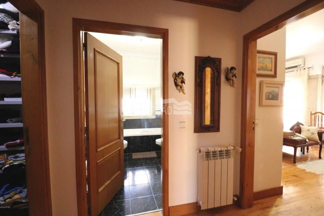 Moradia T5 para Venda em Sé, Santa Maria e Meixedo Foto 9