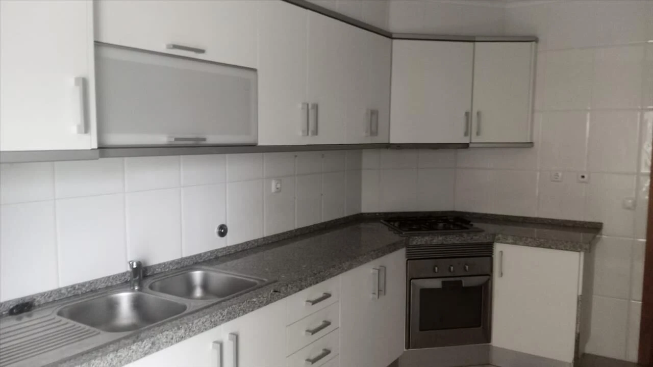Apartamento T2 para Venda em Tavarede Foto 4
