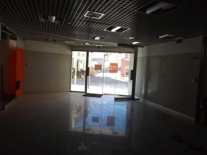 Loja para Venda em Amiais de Baixo Foto 5