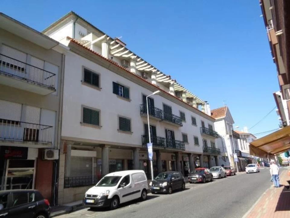 Garagem para Venda em Tortosendo Foto 1