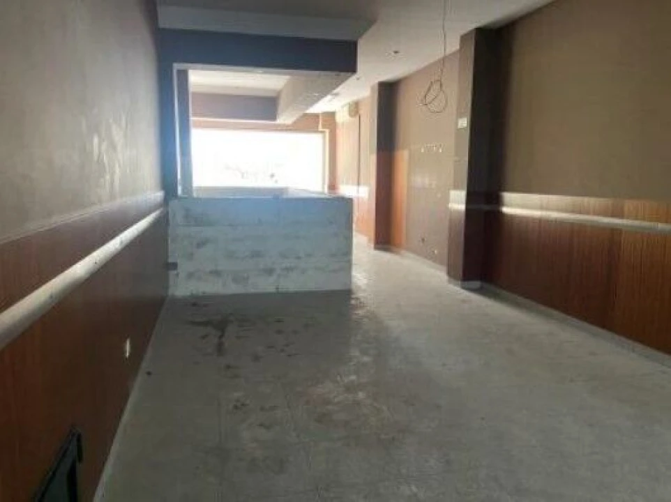 Loja para Venda em Cidade da Maia Foto 2