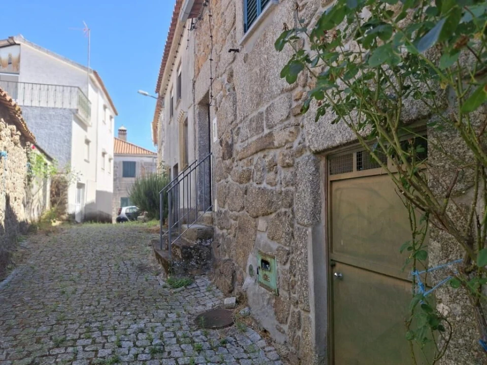 Moradia T1 para Venda em Terras de Massueime Foto 1