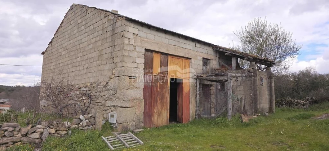 Moradia T2 para Venda em Picote Foto 1