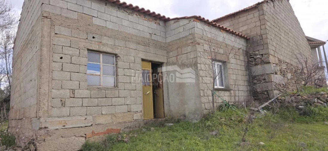 Moradia T2 para Venda em Picote Foto 2