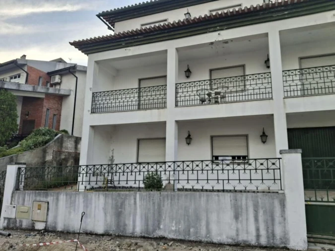 Moradia T9 para Venda em Guarda Foto 1