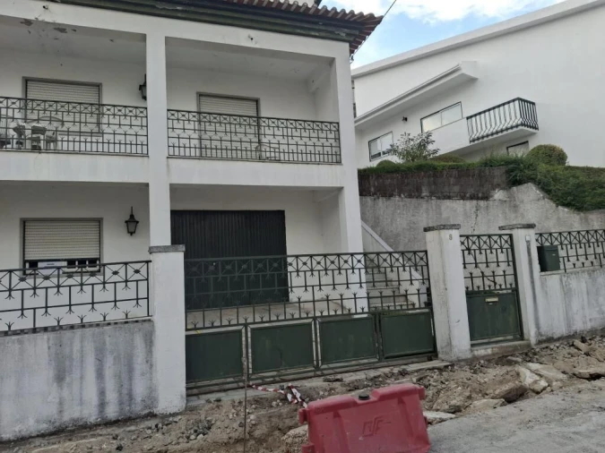 Moradia T9 para Venda em Guarda Foto 2