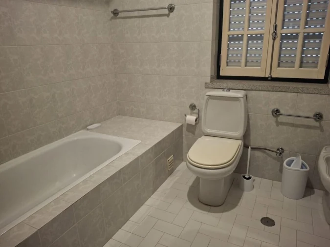 Moradia T9 para Venda em Guarda Foto 7