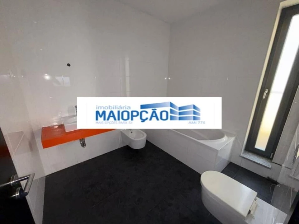 Moradia T4 para Venda em Leomil Foto 5