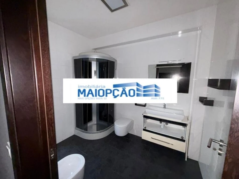 Moradia T4 para Venda em Leomil Foto 6