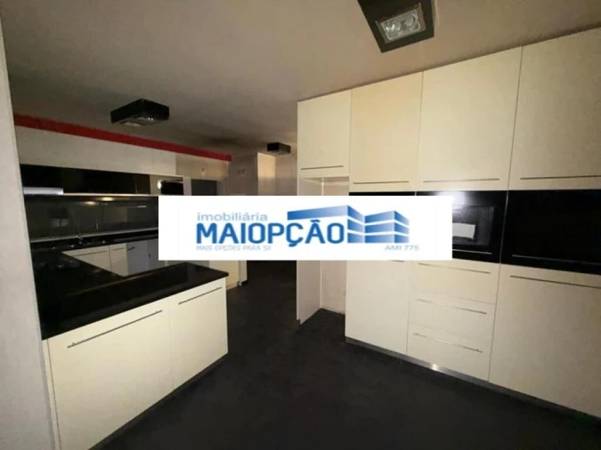 Moradia T4 para Venda em Leomil Foto 9