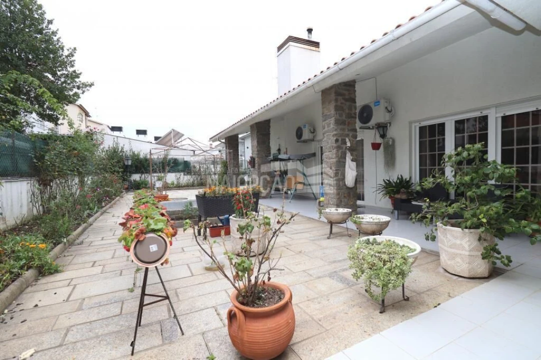 Moradia T6 para Venda em Samil Foto 5