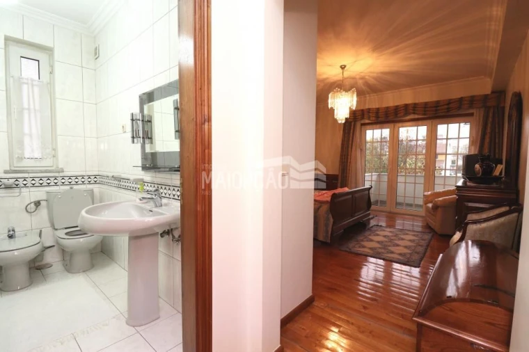 Moradia T6 para Venda em Samil Foto 9