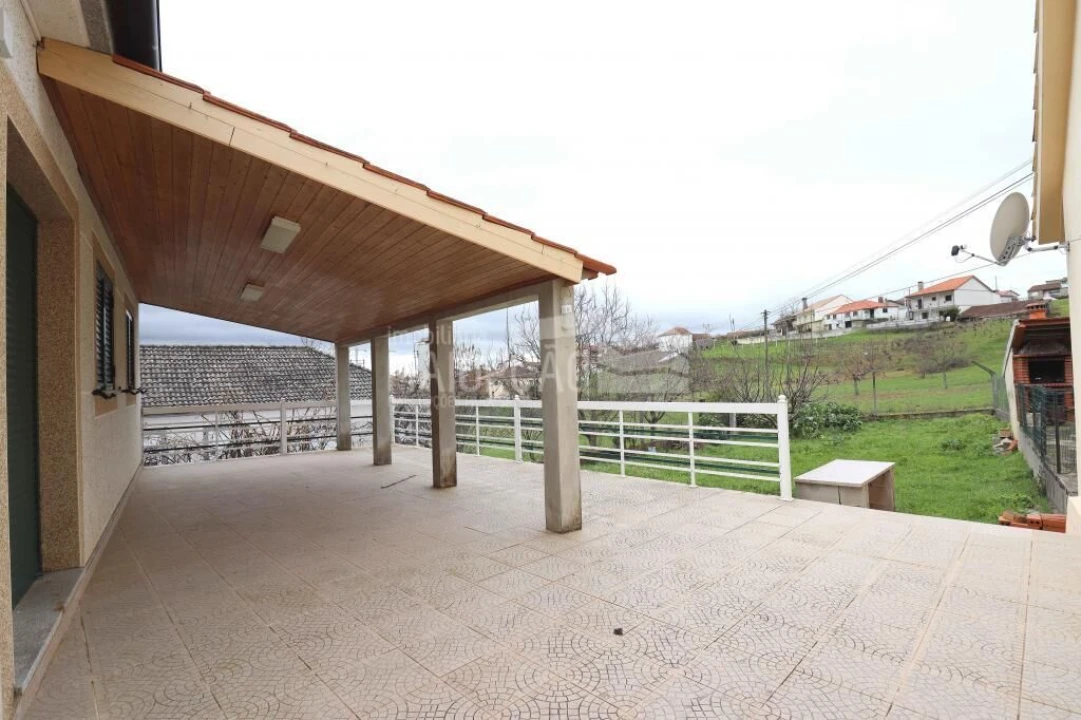 Moradia T4 para Venda em Vilar Seco de Lomba Foto 2