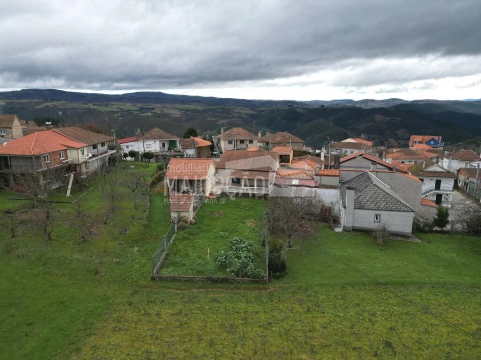 Moradia T4 para Venda em Vilar Seco de Lomba Foto 15