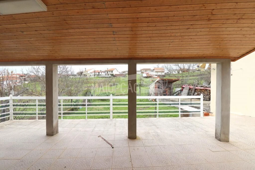 Moradia T4 para Venda em Vilar Seco de Lomba Foto 4