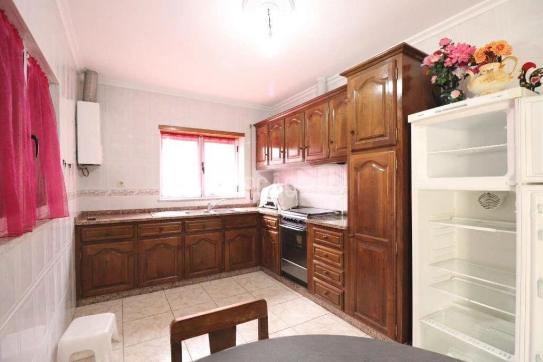 Moradia T4 para Venda em Vilar Seco de Lomba Foto 5