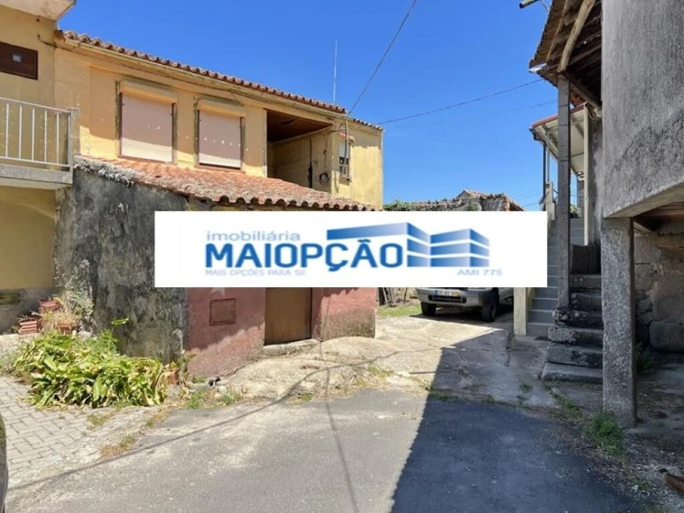 Moradia T4 para Venda em Vila Nova de Tazem Foto 1