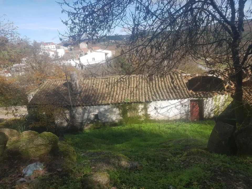 Quinta T0 para Venda em Guarda Foto 2