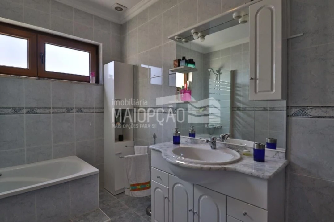 Moradia T4 para Venda em Sé, Santa Maria e Meixedo Foto 4