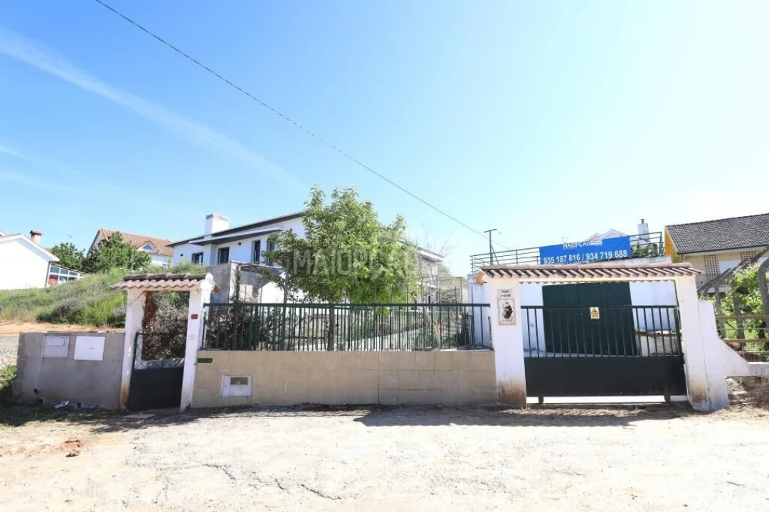 Moradia T6 para Venda em Castro de Avelãs Foto 3