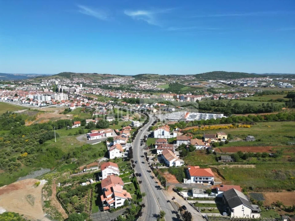 Moradia T6 para Venda em Castro de Avelãs Foto 7