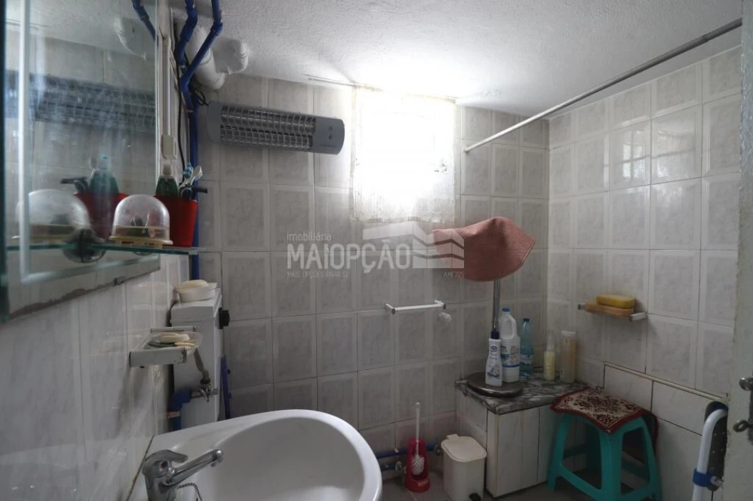 Moradia T6 para Venda em Castro de Avelãs Foto 8