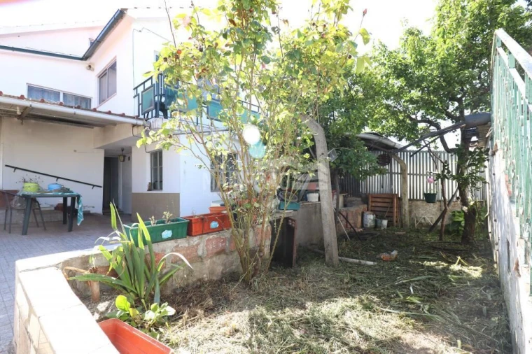 Moradia T6 para Venda em Castro de Avelãs Foto 5