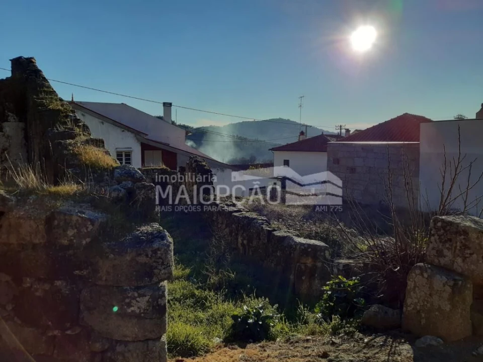 Moradia T3 para Venda em Benespera Foto 1