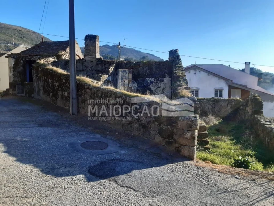 Moradia T3 para Venda em Benespera Foto 3