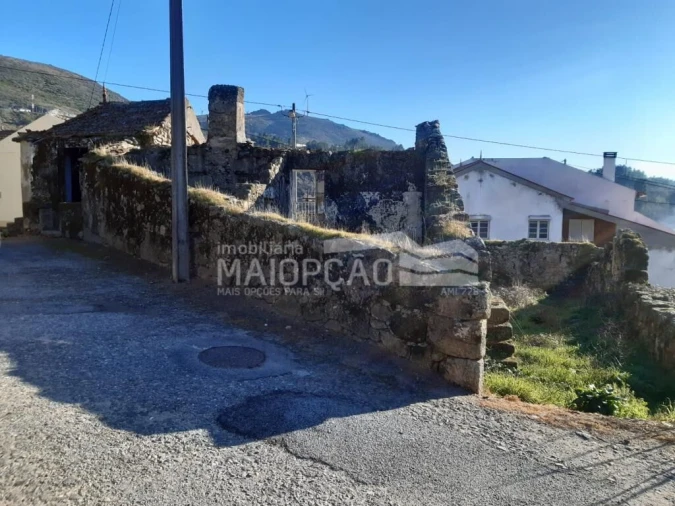 Moradia T3 para Venda em Benespera Foto 3