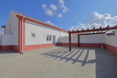 Moradia T2 para Venda em Painho e Figueiros