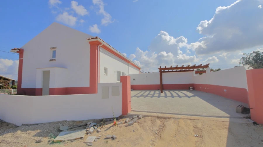 Moradia T2 para Venda em Painho e Figueiros