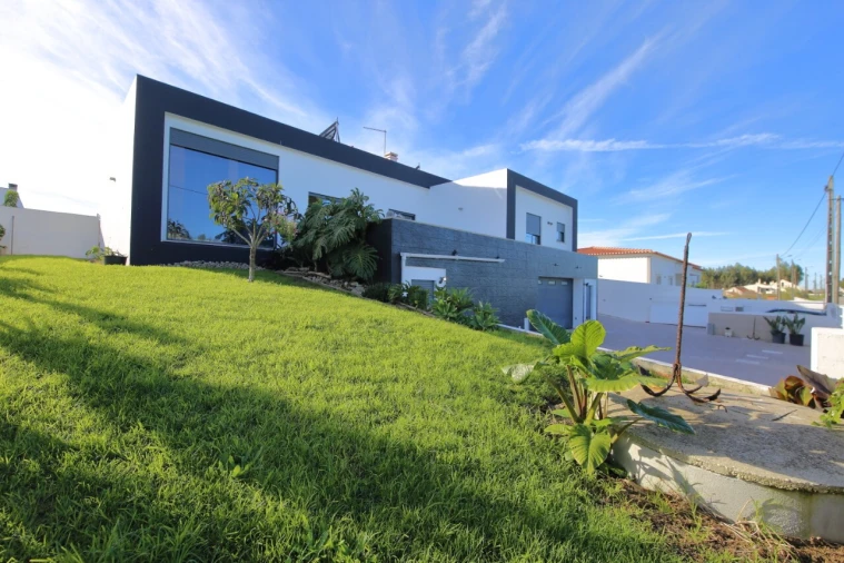 Moradia T4 para Venda em Nossa Senhora do Pópulo, Coto e São Gregório