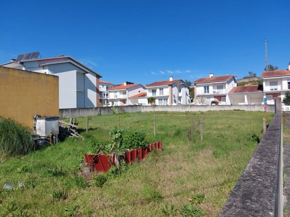Terreno para Venda em Regueira de Pontes Foto 1