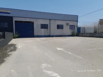 Prédio para Venda em Monte Redondo e Carreira