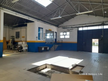 Prédio para Venda em Monte Redondo e Carreira