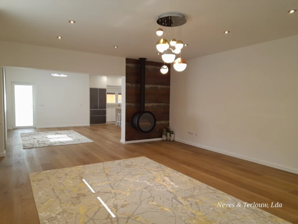 Moradia T5 para Venda em Carriço Foto 11