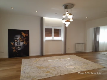 Moradia T5 para Venda em Carriço