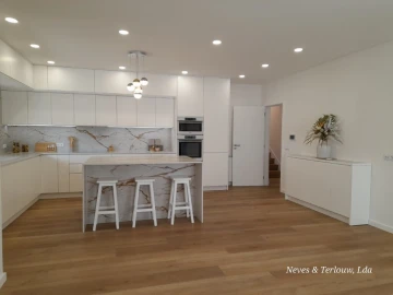 Moradia T5 para Venda em Carriço