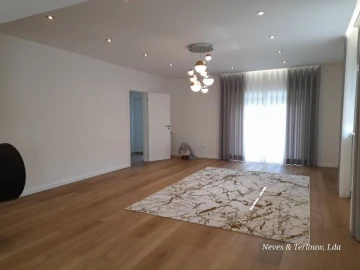 Moradia T5 para Venda em Carriço