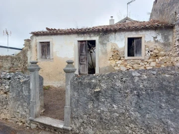 Moradia T0 para Venda em São Martinho de Árvore e Lamarosa