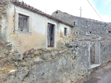 Moradia T0 para Venda em São Martinho de Árvore e Lamarosa