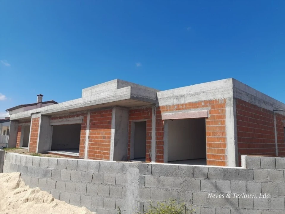 Moradia T3 para Venda em Monte Redondo e Carreira Foto 1