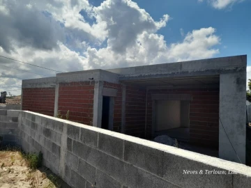 Moradia T3 para Venda em Monte Redondo e Carreira