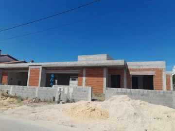 Moradia T3 para Venda em Monte Redondo e Carreira