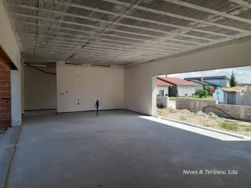 Moradia T3 para Venda em Monte Redondo e Carreira