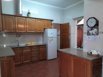 Moradia T6 para Venda em Coimbrão