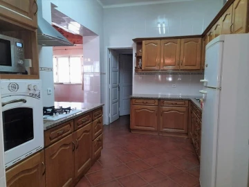 Moradia T6 para Venda em Coimbrão