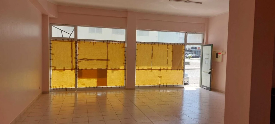 Loja para Venda em Vieira de Leiria Foto 2